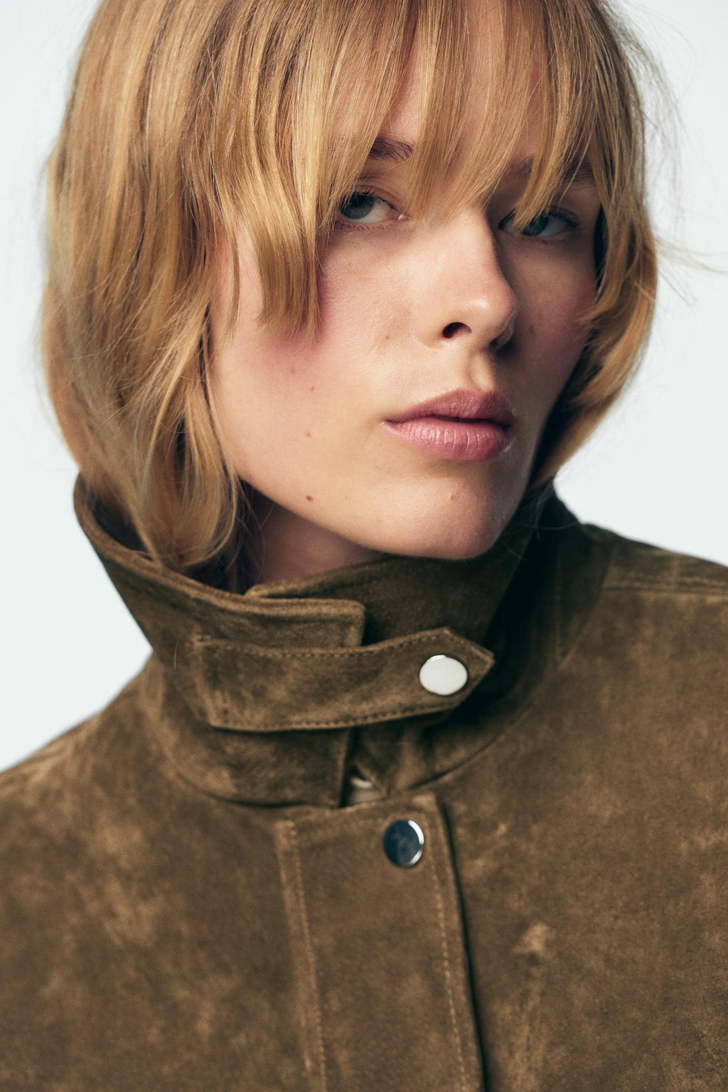 Chaqueta bomber de cuero Nora - Una opción elegante y duradera para tu vestuario