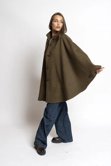 Capa de Loden Leichtfried – Elegancia Clásica & Artesanía Europea