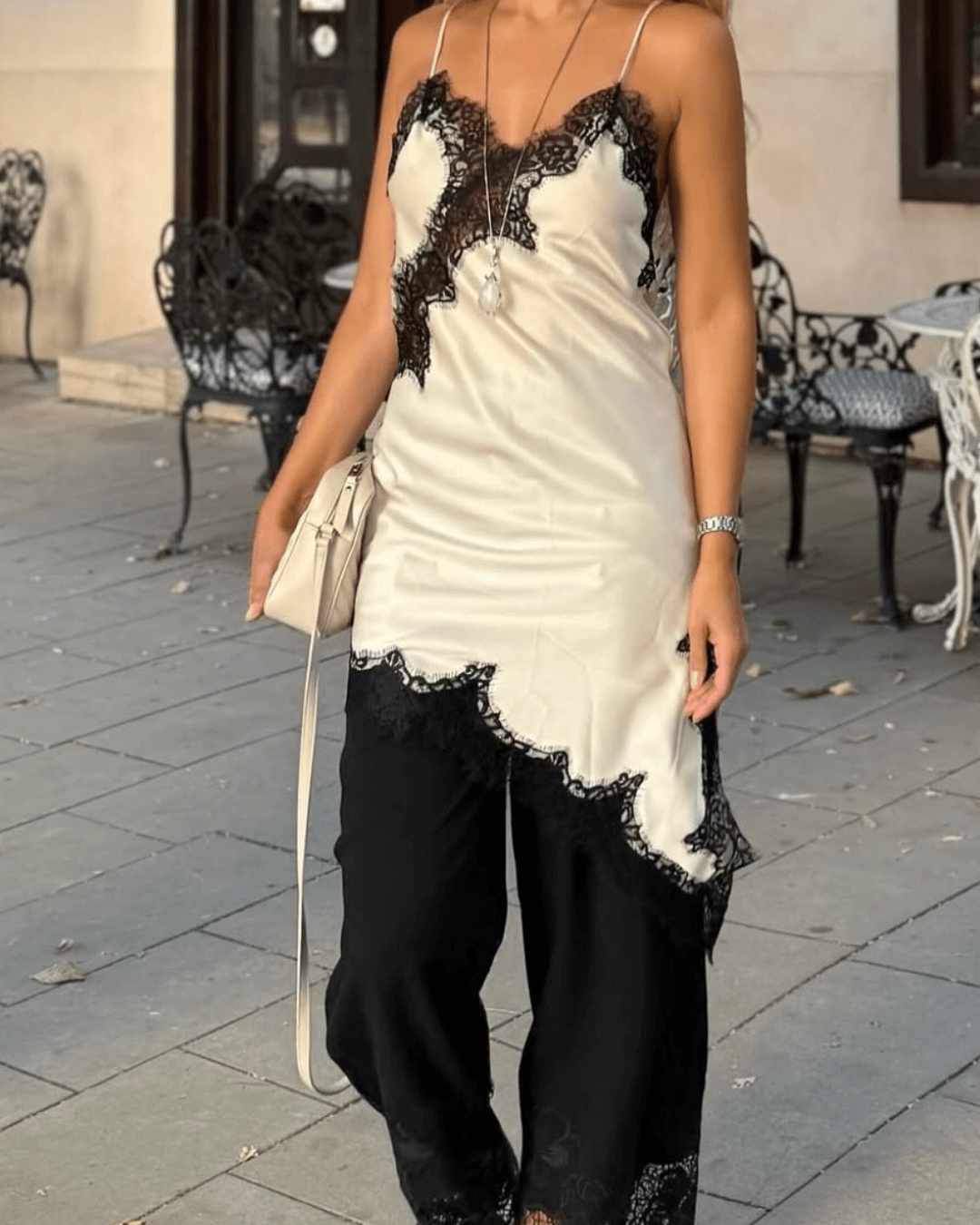 Vestido midi asimétrico de satén con encaje Arah