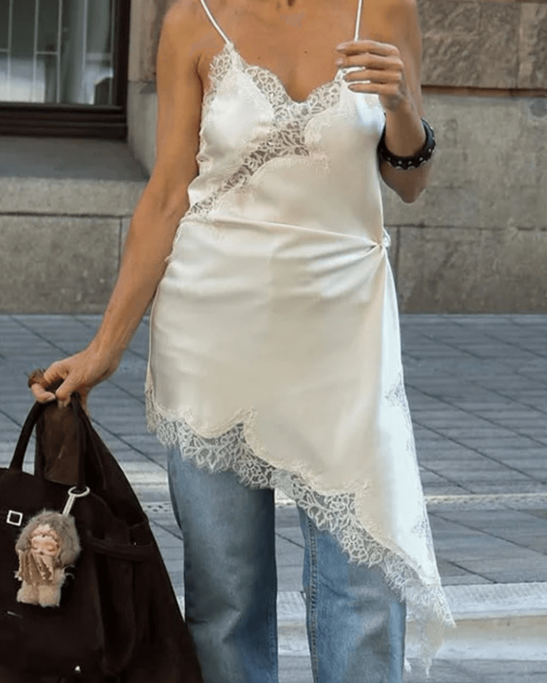 Vestido midi asimétrico de satén con encaje Arah