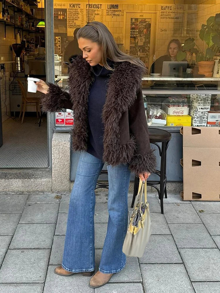 Abrigo de peluche sintético con margaritas